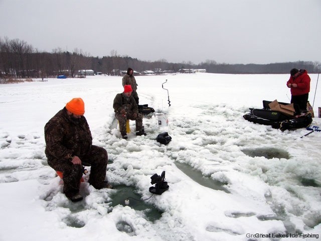 K&E Tackle Bum Lake ice fishing get together 02062011-062 ice fishing methods